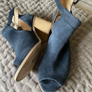 Navy blue suede open toe booties